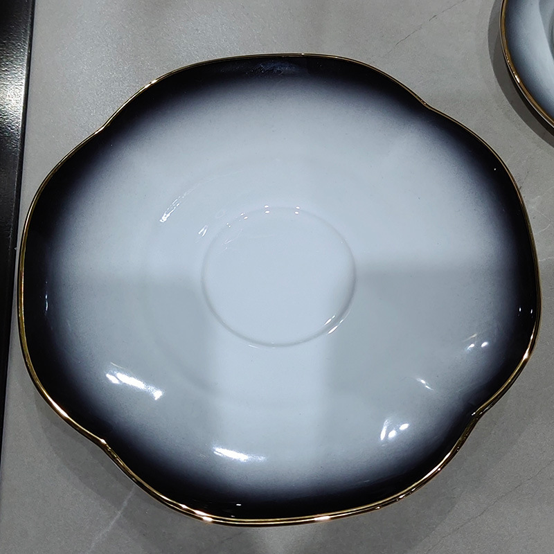 ホテルクラブ高級ボーンチャイナ食器、金縁クリエイティブ白黒プレート、ボーンチャイナプレート、羽根ボウル、スプーン、カップ、箸、テーブルセット|undefined