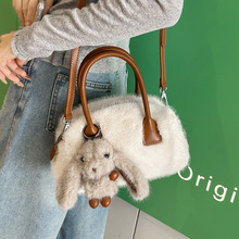 2025秋冬新款毛绒手提包百搭枕头包包女时尚单肩包潮流斜挎毛毛包