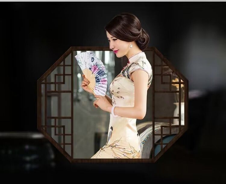 Vòng tay ngọc Miến Điện xử lý cao cấp băng chủng nền băng xanh nhạt phù hợp mệnh Thủy chi tiết 1