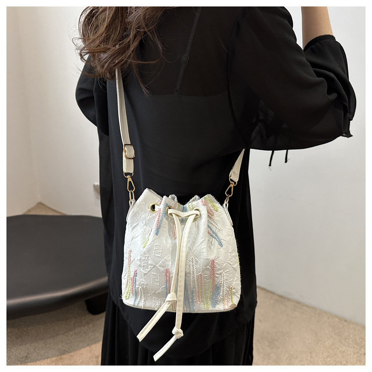 Single-shoulder bag, Korean-style drawstring, fresh and girlish crossbody bag, large capacity, commuting, casual, quality and versatile, Chinese-style bucket bag undefined