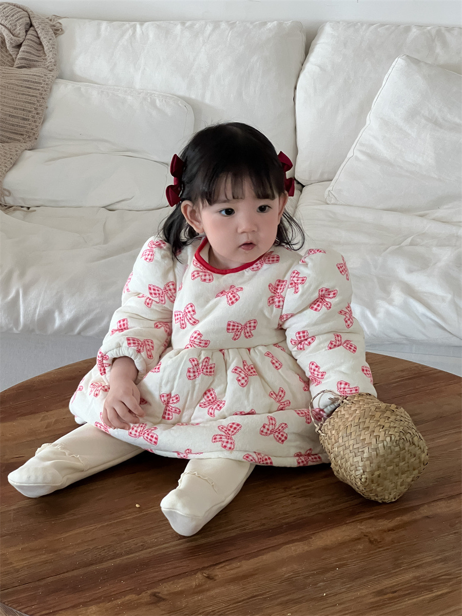 Baby otoño-invierno conjunto de ropa infantil coreana 2024 nueva ropa de bebé gruesa niñas más bolsa de terciopelo ropa de invierno