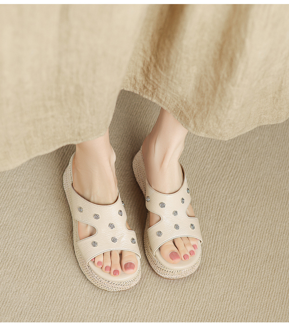 Dép sandal nữ đế dày da cừu họa tiết hoa — Trà sữa màu chi tiết 8
