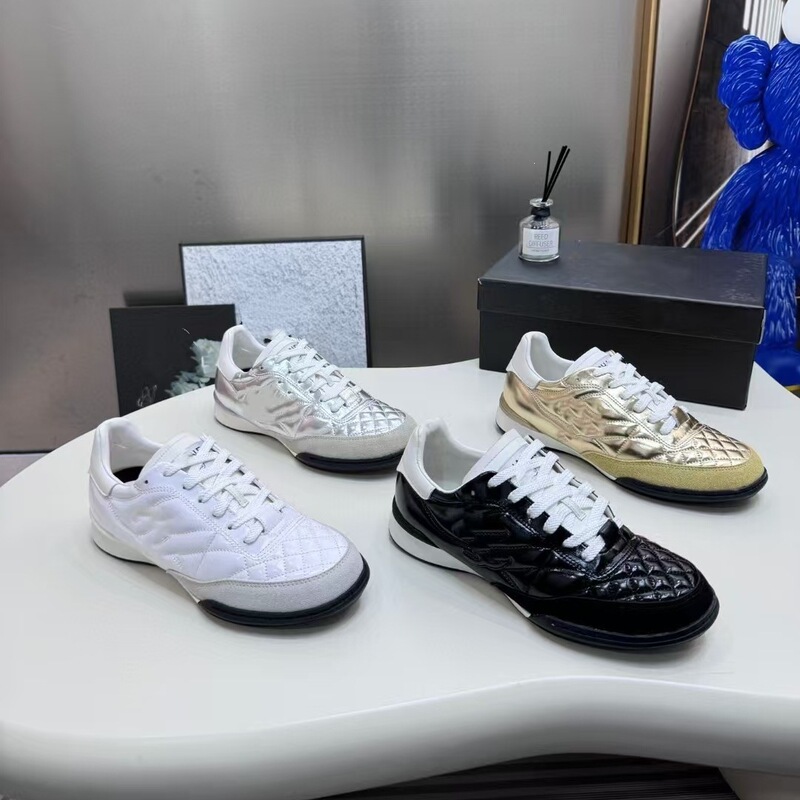 German Training Shoes with a Chanel-Style Quilted Design, Lace-Up, Fashionable and Versatile Casual Shoes for Men and Women, White Sneakers, Sports Shoes, Gold Leather Versatile Shoes German Training Shoes with a Chanel-Style Quilted Design, Lace-Up, Fashionable and Versatile Casual Shoes for Men and Women, White Sneakers, Sports Shoes, Gold Leather Versatile Shoes