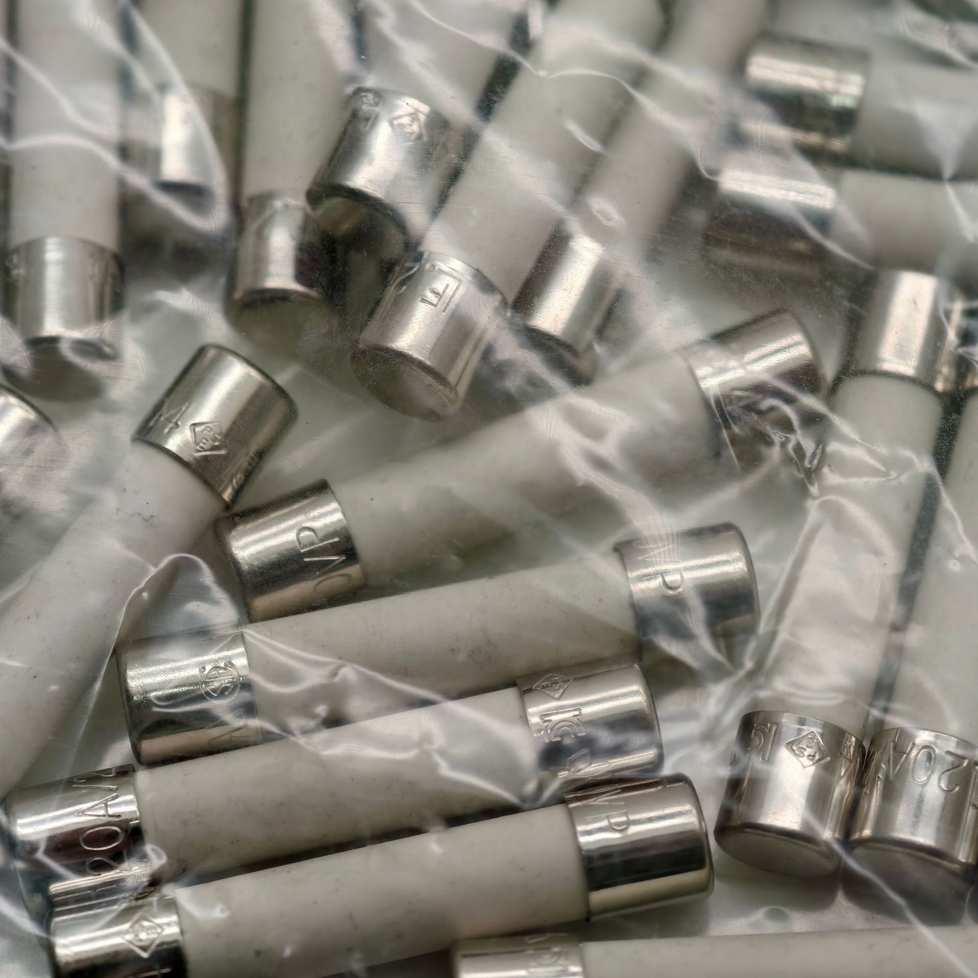 0314020.MXP 6*30MM 管状陶瓷保险丝 20A 250V LITTELFUSE代理