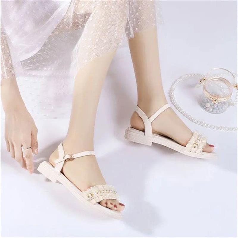 Sandalias de playa de viento de hadas 2025 verano nuevo estilo con falda, estilo de estudiante plano, sandalias de perlas de una sola palabra, mujer
