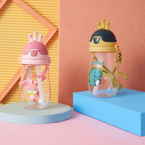 New model strap water bottle for children, cute cartoon crown straw cup, portable outdoor water cup, biting learning to drink cup