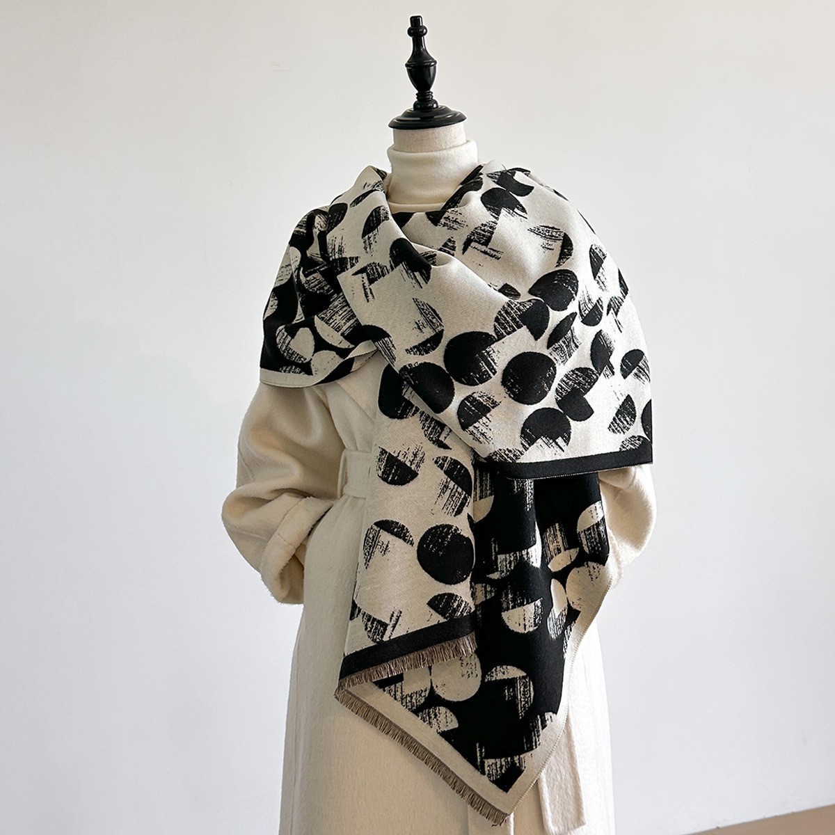 European and American High-End Graffiti Round Scarf for Men and Women in Winter, Versatile Korean Style Shawl with Imitation Cashmere Warm Scarf