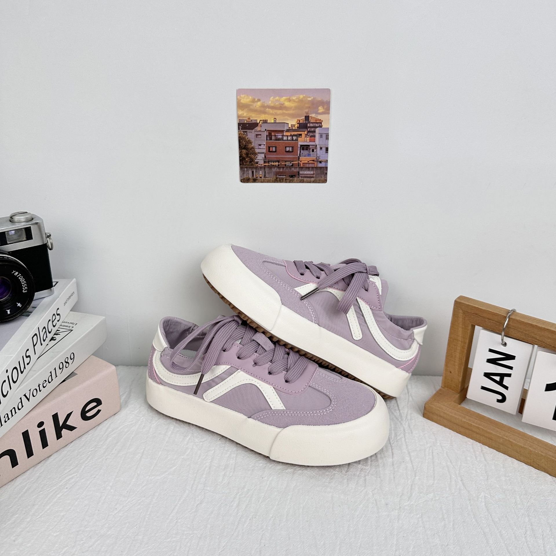 6659 zapatos de suela gruesa para mujeres 2025 nuevo diseño de nicho retro chic cabeza redonda versátil original zapatos de entrenamiento