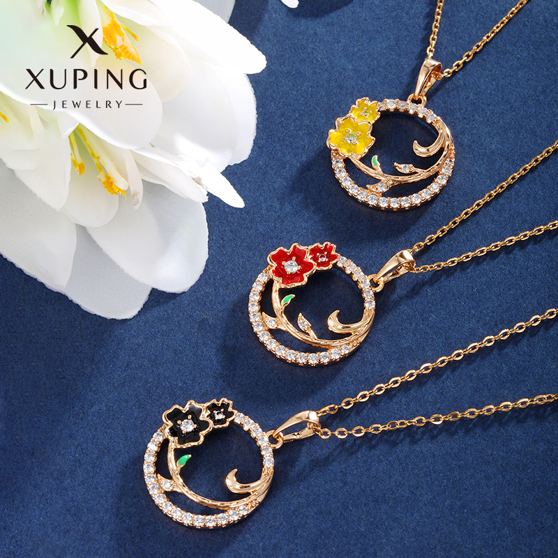 Joyería Xuping aleación dorada de color goteo de aceite micro incrustado con colgante de flores circulares de circonio coreano pequeño collar fresco para mujeres