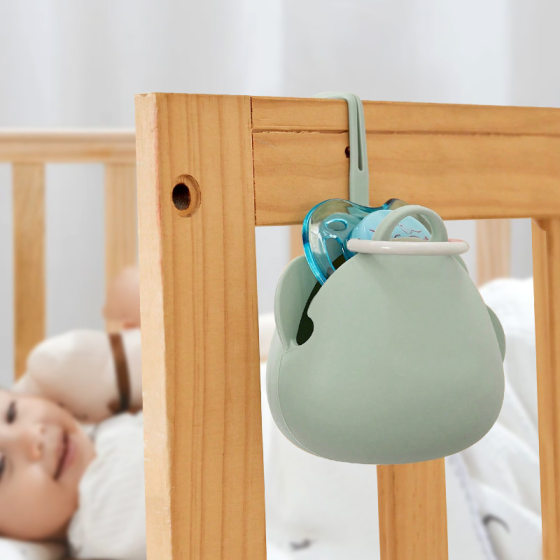 Pacifier storage box portable baby nipple storage box silicone storage box nipple anti-drop box with lanyard