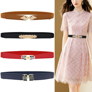 �ɾo����Ů���b�������s�ٴ�ë���B��ȹ��������ɫ���⳱��
