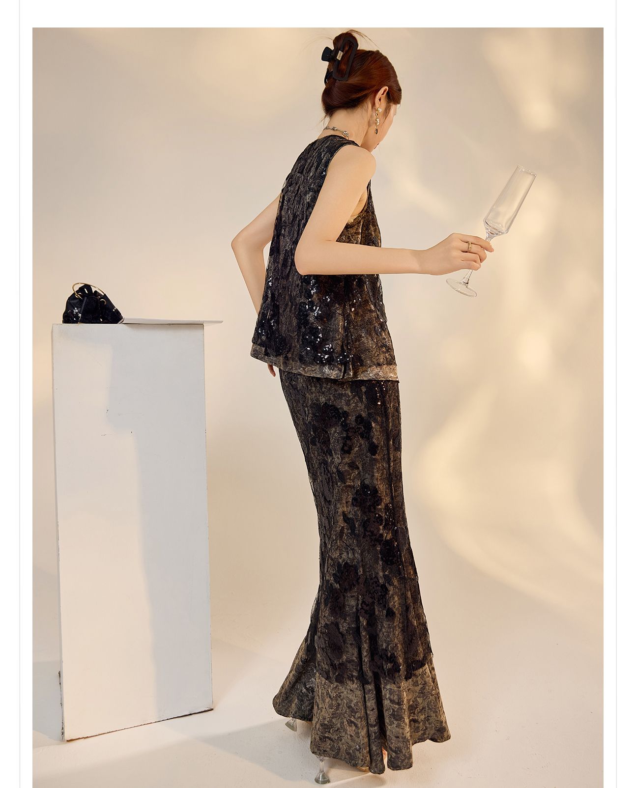 Bộ vest nữ phong cách Trung Quốc mới mùa hè 2026, thêu sequin, chân váy ngắn và áo vest — Chân váy màu trắng be, Chân váy đen cao cấp, Gilê đen cao cấp, Gi lê màu trắng be chi tiết 32
