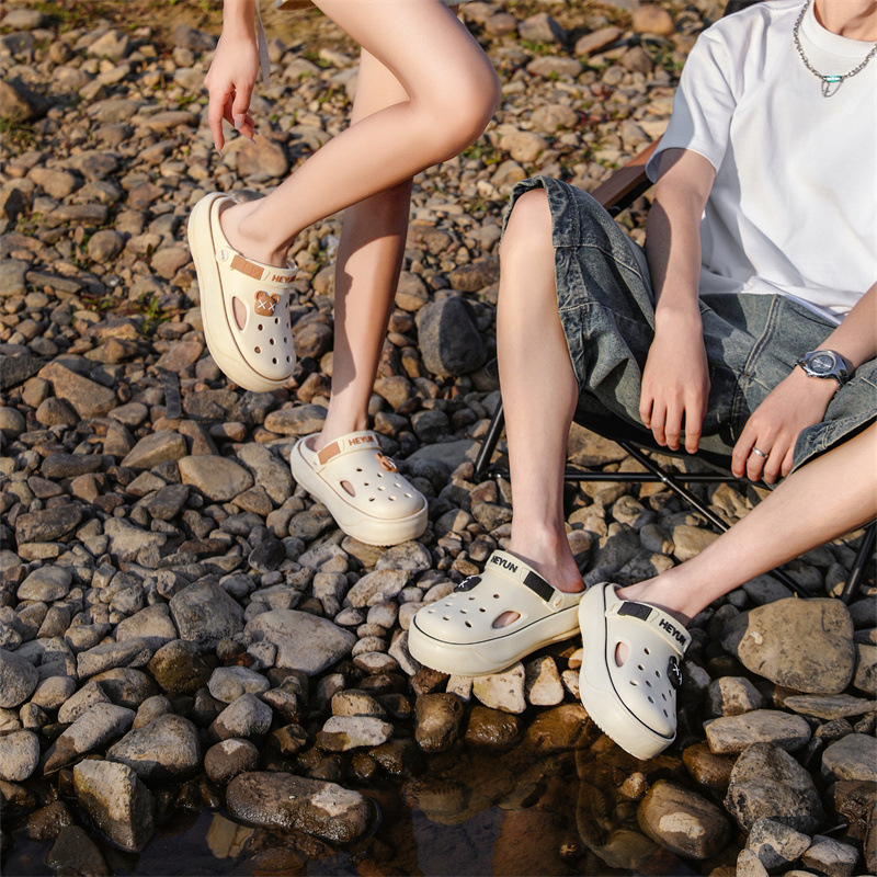 Pisando la mierda, zapatos con agujeros, zapatillas de mujer, zapatos de verano Baotou, zapatos de playa para niñas, sandalias eva al por mayor