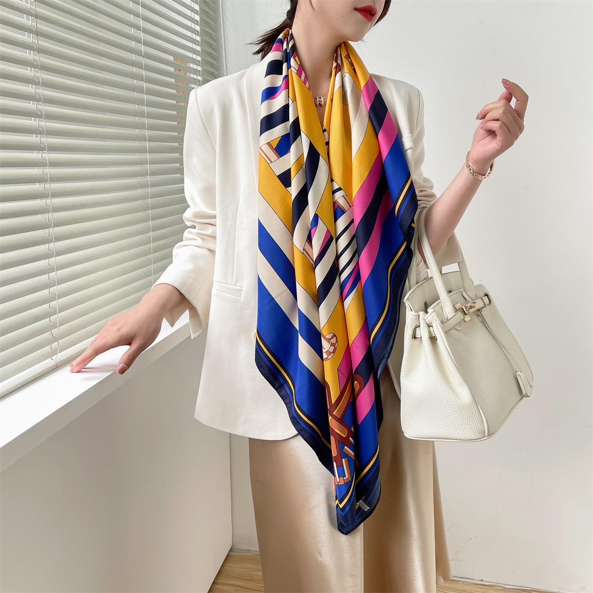 Women's Elegant Simple Style Plant Polyester Silk Scarf display picture 1