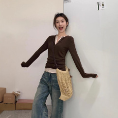 韩系咖色正肩假两件V领修身上衣女早秋短款chic内搭打底长袖t恤潮