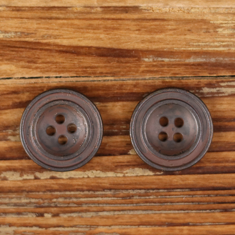 Distressed Rust-Colored Niche Metal Buttons for Vintage Sweaters, Shirts, Jackets, Autumn and Winter Four-Hole Zinc Alloy Buttons