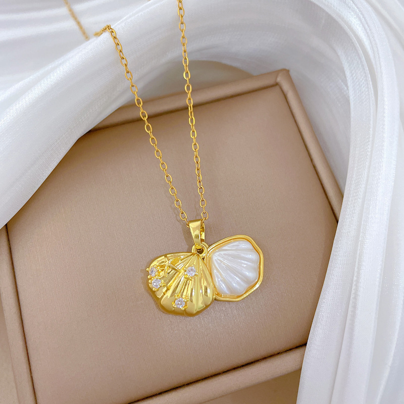 Gorgeous Pearl Shell Necklace With Full Diamond And Titanium Steel_voghion.com