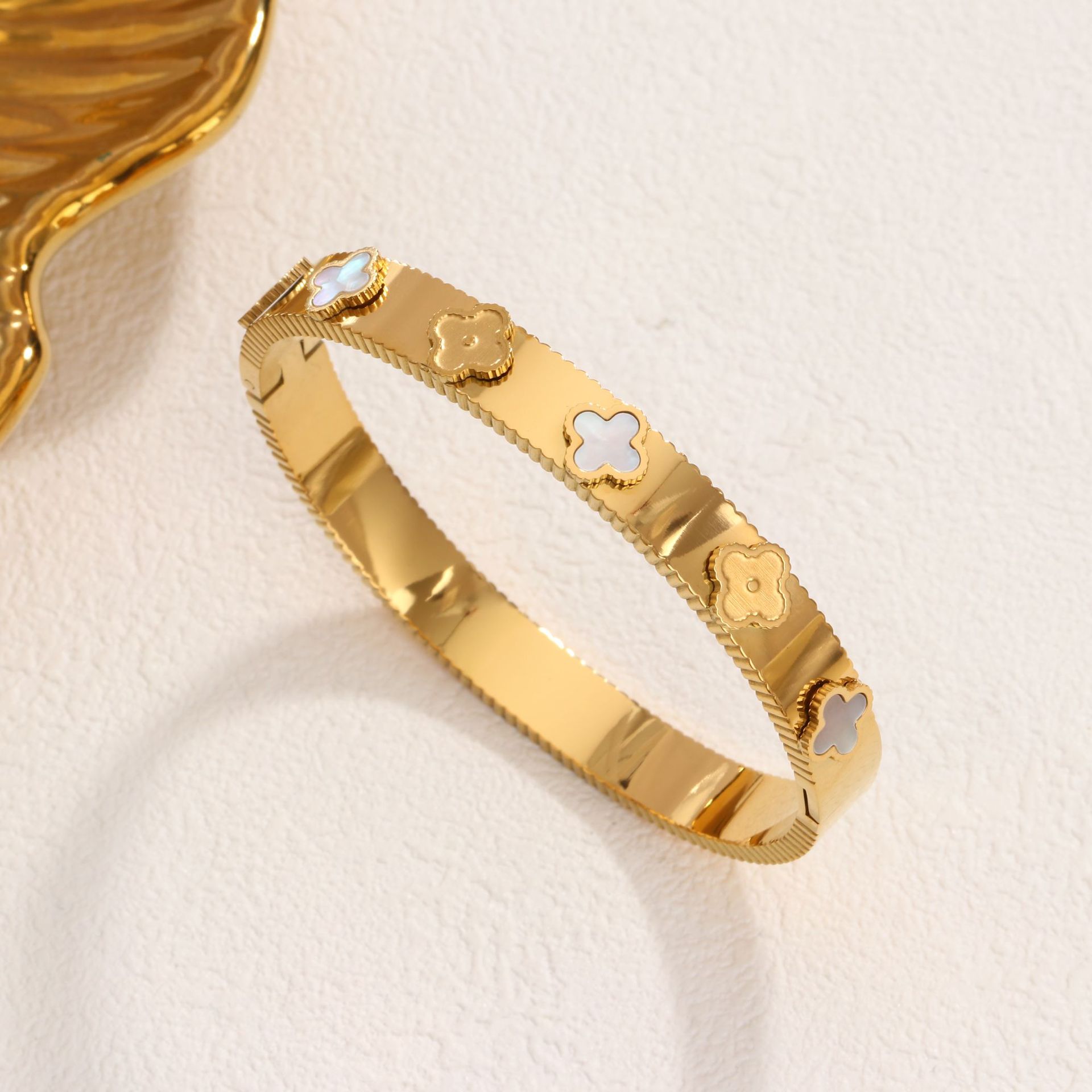 20 네잎 화이트 쉘 팔찌 골드