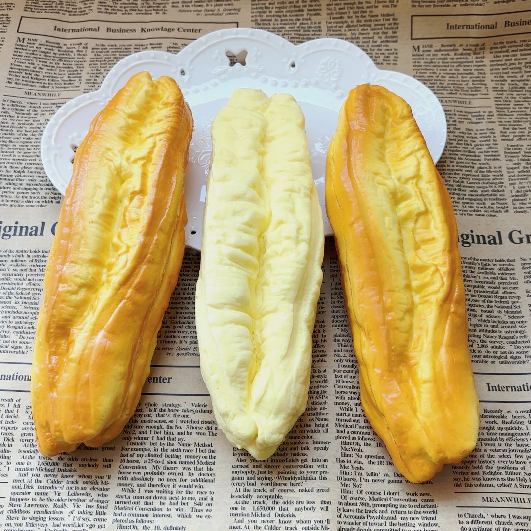 무작위 1가지 색상의 촉촉하고 부드러운 튀김 반죽 스틱 느린 리바운드