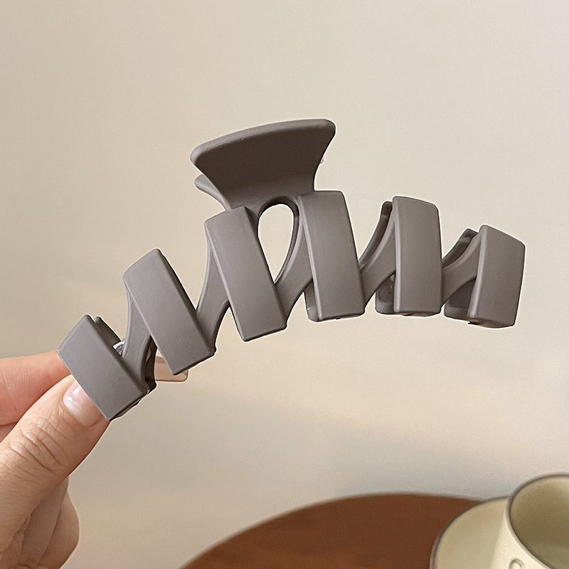 39 # 불규칙한 다크 커피 그리퍼.