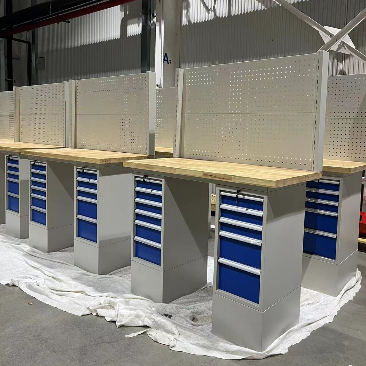 天津车间操作台 维修台 防静电工作台 配抽屉 挂板 灯 佰纳克仓储