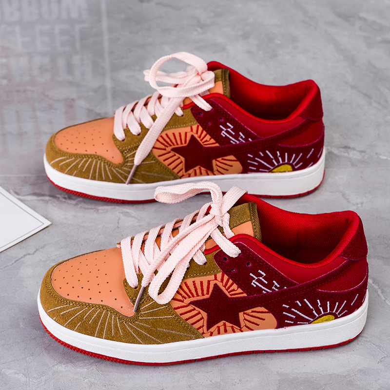 Chinesisches rotes kontrastierendes Meteor-Nischendesign, deutsche Trainings-koreanische Version, modische Herrenschuhe, Paare, Sterne,_voghion.com