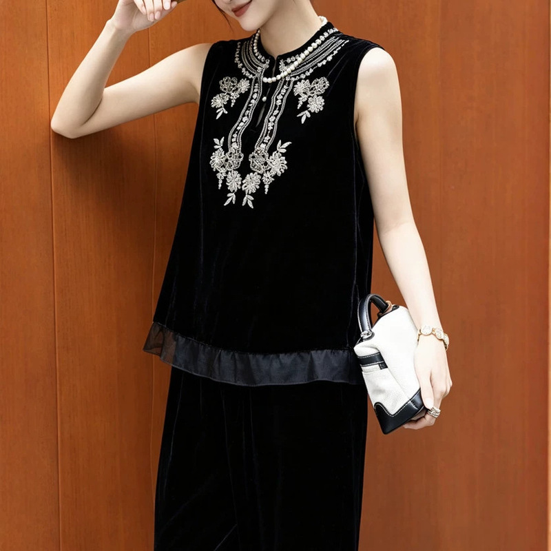 New Chinese-Style Silk Velvet Top with Intricate Silver Thread Embroidery, Floral Vintage Stand Collar, and Pearl Button Embellishments New Chinese-Style Silk Velvet Top with Intricate Silver Thread Embroidery, Floral Vintage Stand Collar, and Pearl Button Embellishments
