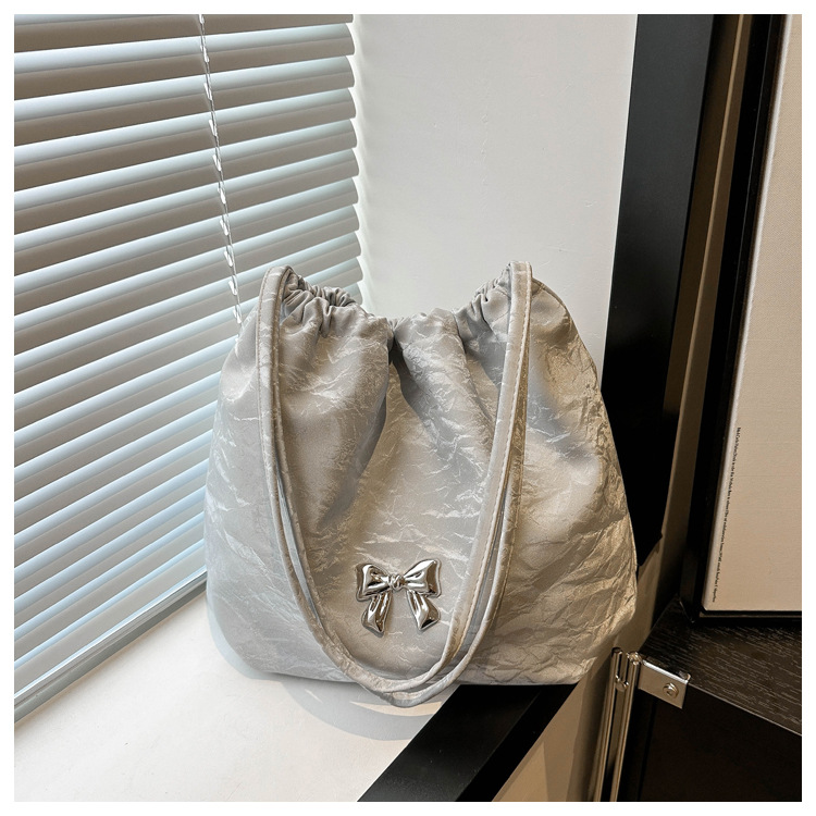 Large-capacity, elegant commuter tote bag, bow single-shoulder bag, distinctive pleated crossbody bag, 2024 new style bag trend undefined
