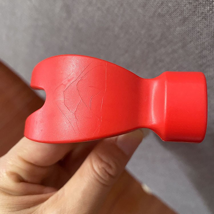 红色羊角锤榔头