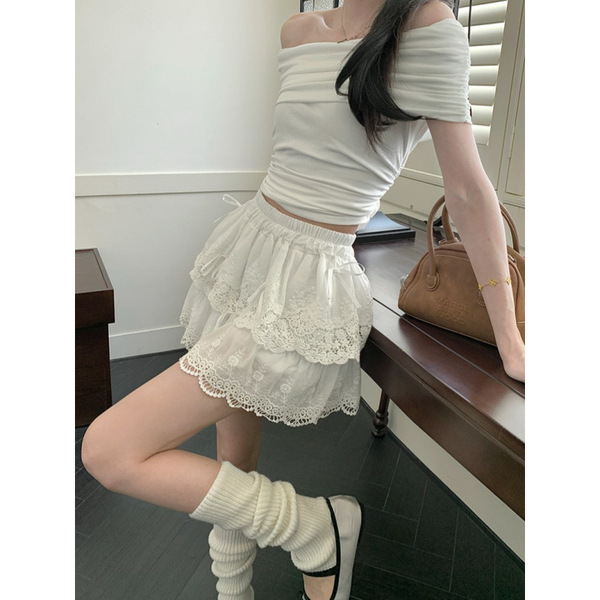 White lace summer fitted skirt with bow