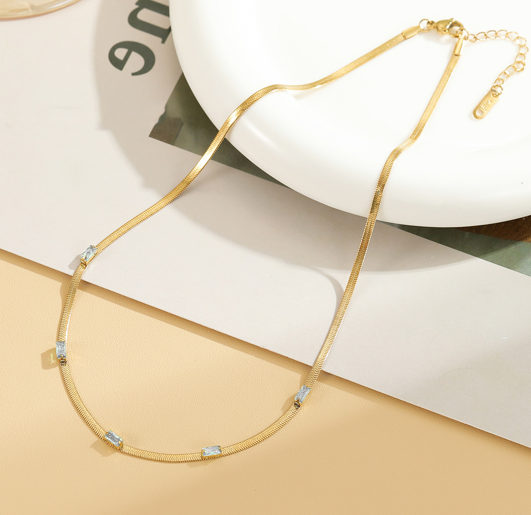 ADX060 White Zirconium-Gold-Necklace