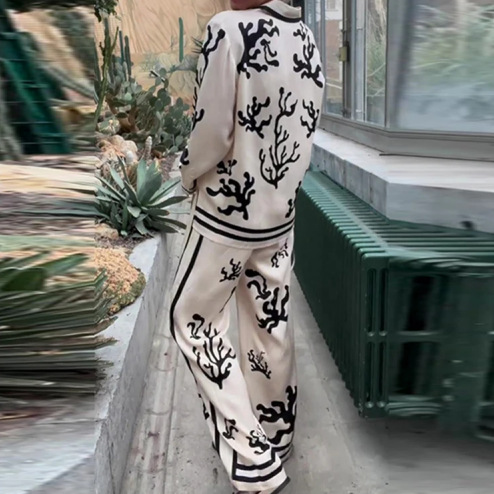 Elegant Printed Women's Pants Set 7