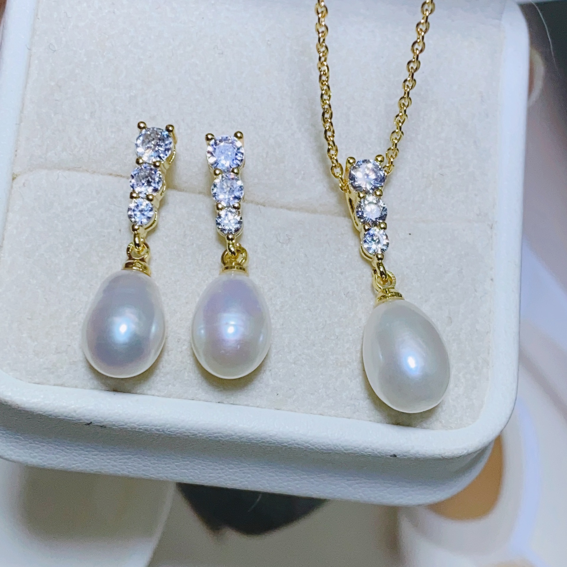 Natural freshwater pearl stud earrings for women, vintage Hepburn style sparkling zircon earring and necklace set, a great gift for mom.