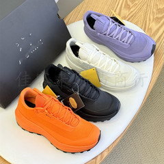 広東省製の高品質アウトドアレディース防水ランニングシューズ、登山およびロッククライミングスポーツシューズ、スプライス滑り止めオフロードトラベルシューズ