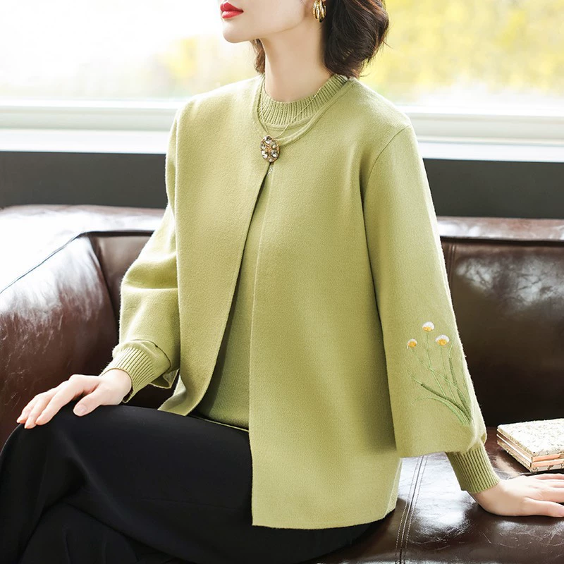 Женская одежда для мам: осенний новый стиль 2024, вязаная базовая кофта, стильный топ, комплект из двух предметов для женщин среднего и старшего возраста, весна-осень