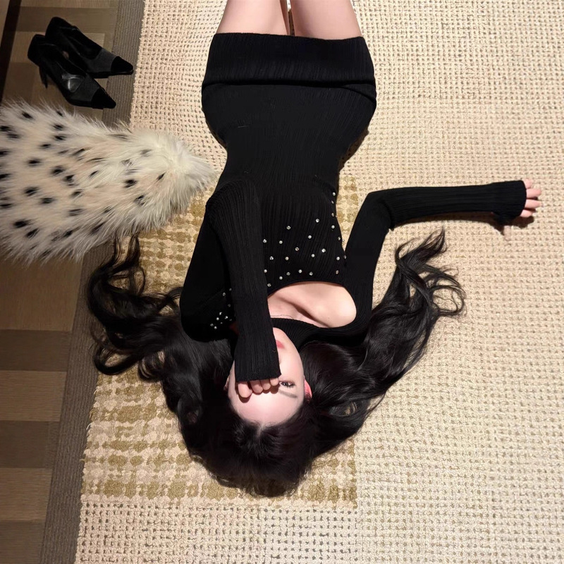 [Jiaoyu Daji] Handmade Rhinestone S-Shaped Curve Knitwear Dress for Women