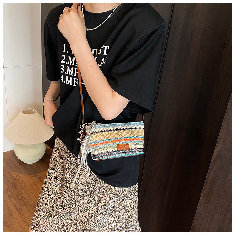 This year, the rainbow woven small bag is in vogue. It's a new summer model for girls in 2025, a trendy single-shoulder bag with contrasting colors and a crossbody bag undefined
