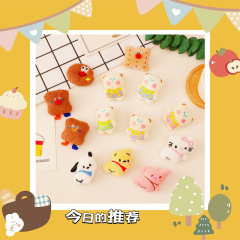 卡通毛絨胸針可愛萌萌小熊餅乾個性扭曲動物玩偶公仔diy服飾配件