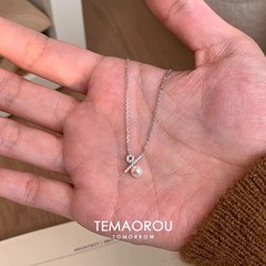 真珠のペンダントのネックレスの女性の新型のセーターのチェーンは軽くて豪華です。