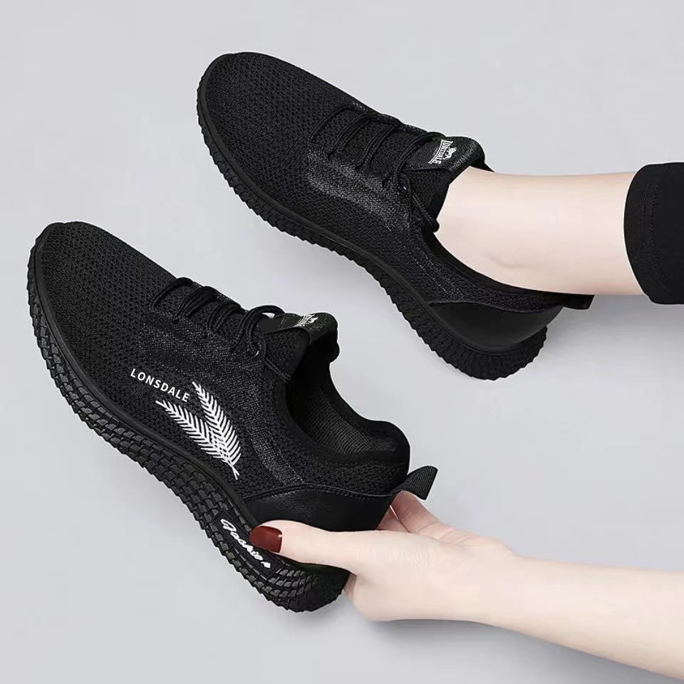 Verano nuevo estilo hueco transpirable malla zapatos deportivos moda todo-fósforo zapatos casuales fondo suave antideslizante zapatos de tela viejos de Beijing mujeres