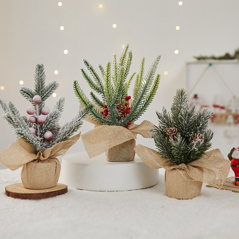 Mini sapin de Noël en PE – Décoration de bureau réaliste pour les fêtes (4 styles, décorations festives multi-scènes)_voghion.com