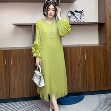 褶皱连衣裙时尚2024纯色新款设计气质宽松显瘦长裙秋冬款流苏秋季