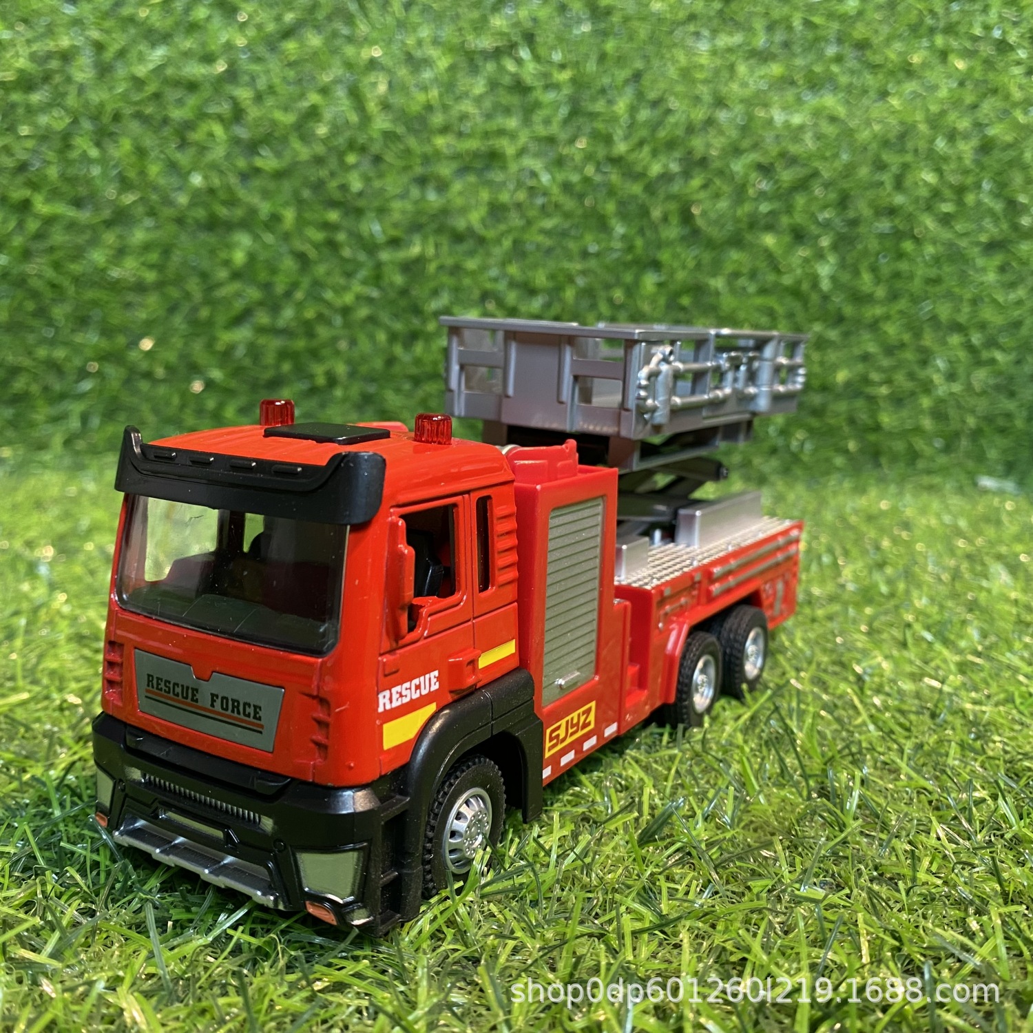 天鷹玩具合金消防車エレベーター車昇降車水車スプレー車3 ~ 6歳の子供の男の子のおもちゃ