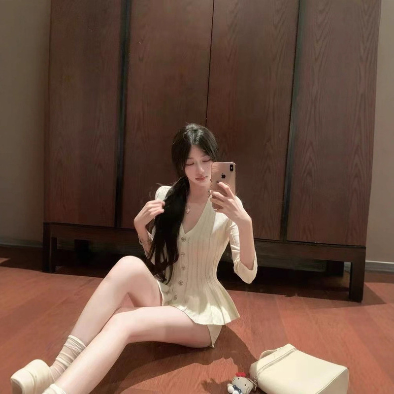 M900白色针织开衫女2025新款外套薄款春秋上衣高级感v领显瘦百搭|undefined