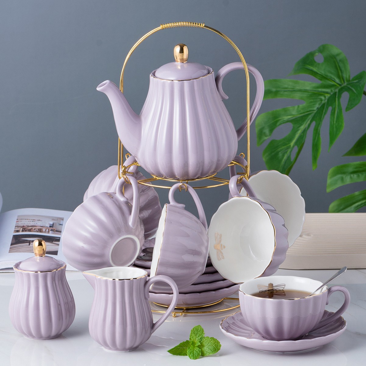 Rayas de abeja dorada Una olla de cuatro tazas Plato de café japonés Juego de tetera fría Juego de esmalte de color y té de flores doradas Cerámica