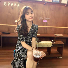 温柔黑色夏装2025款森女赫本风茶歇裙冷淡风鱼尾碎花显瘦连衣裙