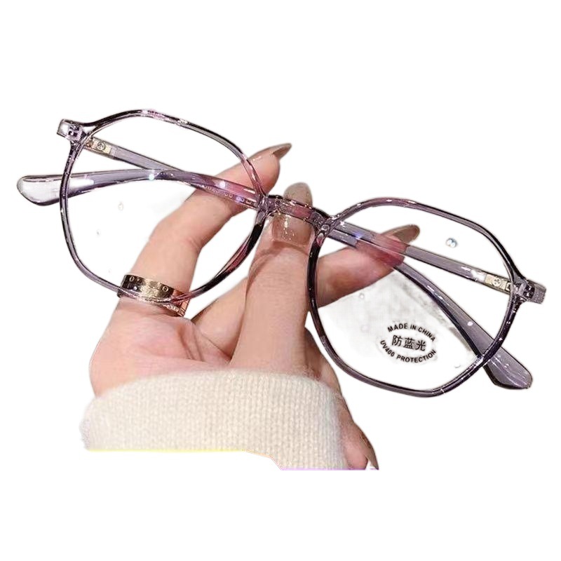 Magnifying glass for elderly