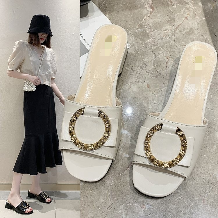 Outdoor de moda zapatillas de tacón grueso de cuero blando verano 2026 nuevo antideslizante una palabra ligera y cómoda sandalias casuales para mujeres