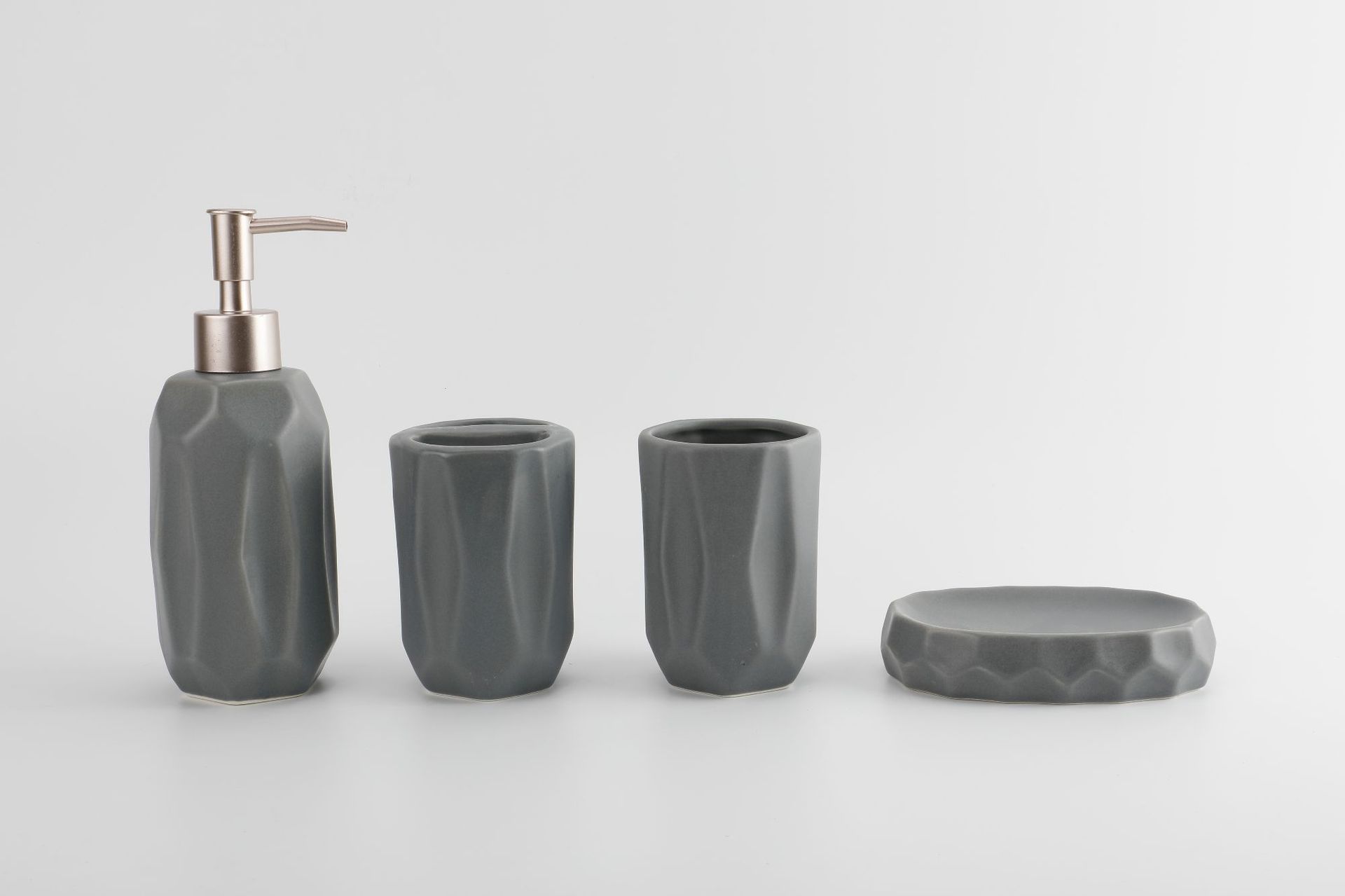 Traje de baño de cerámica impreso de estilo europeo creativo artículos de tocador para el hogar caja de regalo traje de lavado en caja de color conjunto de cuatro piezas