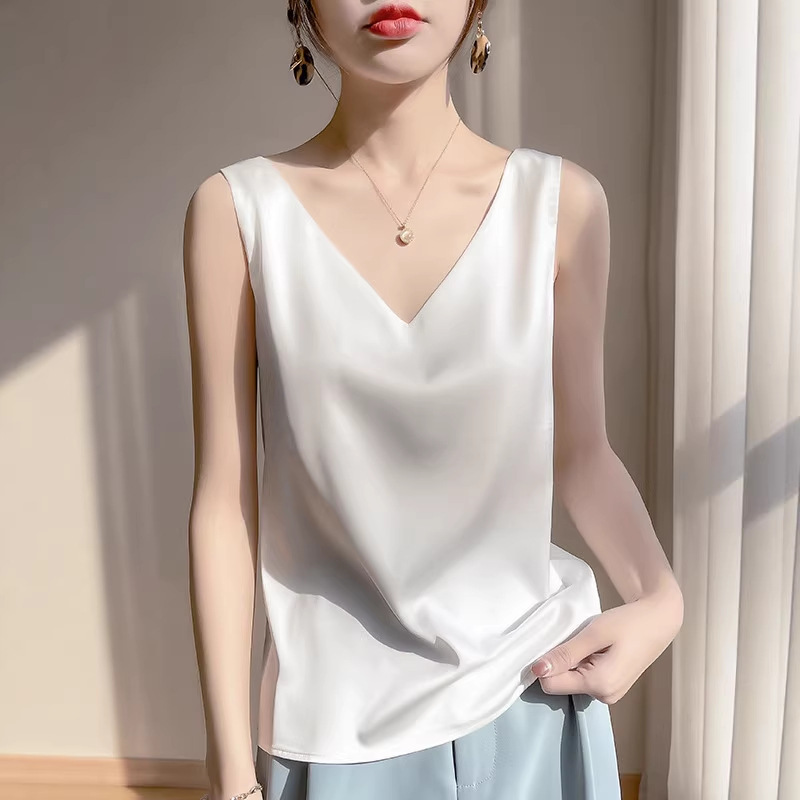 Cross-Border 2025 Summer New Style Ice Silk Camisole for Women, V-Neck Sleeveless Undershirt, Suitable for Wearing under Suits, Niche Design